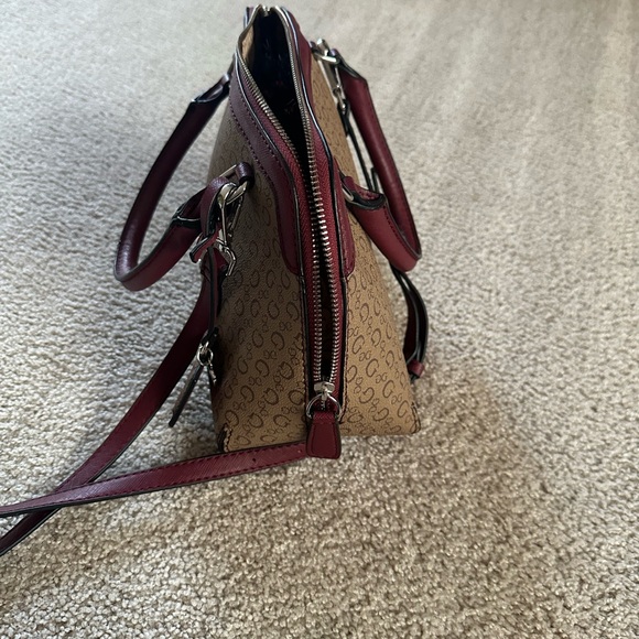 Guess bag - Picture 3 of 3